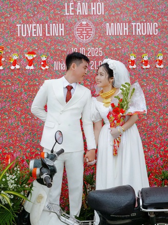 Giữa thời hiện đại, vì sao người trẻ rủ nhau ‘cưới như thời ba mẹ’