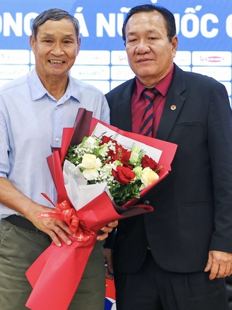 Tân HLV đội tuyển Việt Nam Hoàng Văn Phúc: 'Kế nhiệm huyền thoại Mai Đức Chung, áp lực là chuyện bình thường'