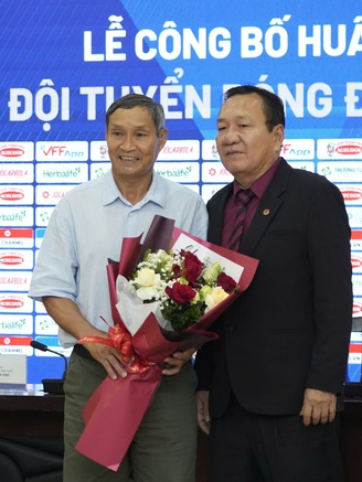 Tân HLV trưởng đội tuyển nữ Việt Nam Hoàng Văn Phúc: 'Tôi tự tin nắm giữ vai trò này!'