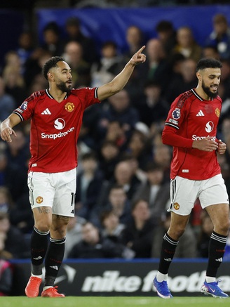 M.U đánh bại Chelsea ngay tại Stamford Bridge, Tottenham bị Brighton chia điểm phút 90+5