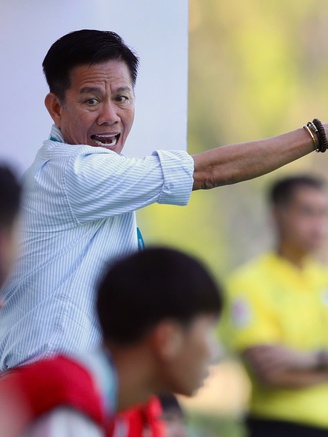 GĐKT Hoàng Anh Tuấn cùng Trường ĐH Nha Trang quyết vượt núi cao