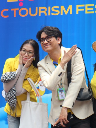 Muốn săn tour giá tốt giữa mùa giá leo thang, người trẻ tìm đến địa điểm này