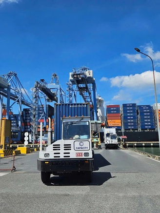 Xuất khẩu tiếp tục tăng mạnh giữa biến động