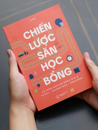 Đọc 'Chiến lược săn học bổng': Câu chuyện về bản sắc trong giáo dục toàn cầu