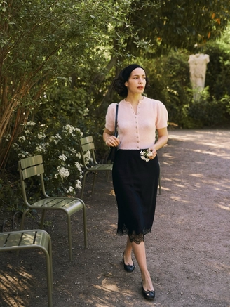 Cảm hứng vintage từ chân váy lụa, áo cardigan len