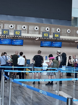 Cháy vé, cháy phòng dịp nghỉ lễ: 'Ở nhà bấm điện thoại sướng hơn'