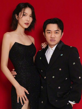 Hôn nhân ngọt ngào của 'chú lùn' Vương Tổ Lam và vợ hoa hậu