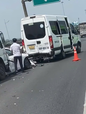 Hai vụ tai nạn liên tiếp trên cao tốc TP.HCM - Trung Lương khiến giao thông tê liệt