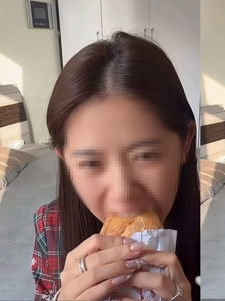 Nữ TikToker xin lỗi sau phát ngôn 'bánh mì chỉ đói khát, khổ cực mới ăn'