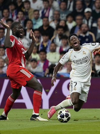 Bayern Munich hạ đẹp Real Madrid nhờ khoảnh khắc 'thảm họa' của Vinicius, Arsenal thắng phút 90+1