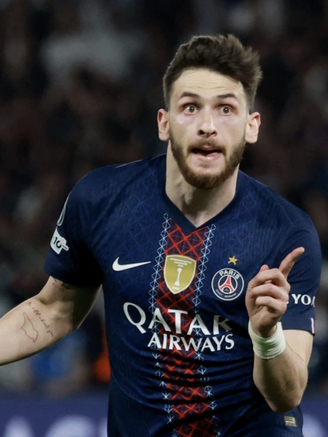 Liverpool 'vụn vỡ' bị PSG đánh bại, Barca trả giá cực đắt vì sai lầm tai hại