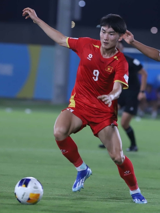 U.17 Việt Nam trở thành đội bóng bản lĩnh ra sao, HLV Roland tiết lộ cực hay