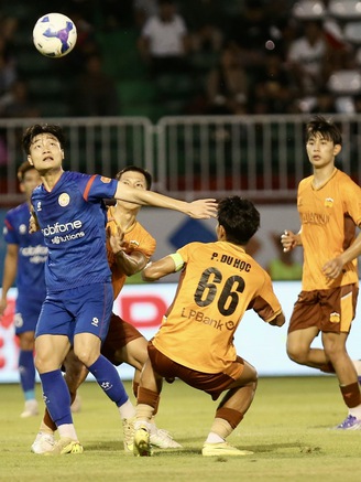 Vòng 24 V-League: Nghiệt ngã vòng xoáy trụ hạng