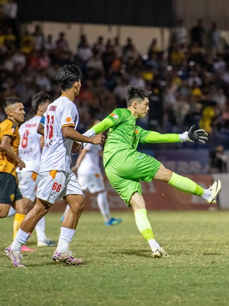 Bảng xếp hạng V-League mới nhất: Đà Nẵng ‘bất thình lình’ thắng Hải Phòng, PVF-CAND bị dìm xuống đáy