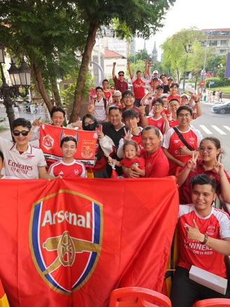 FPT Play cùng fan Arsenal ăn mừng hoành tráng sau chức vô địch Ngoại hạng Anh