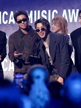 BTS 'càn quét' American Music Awards