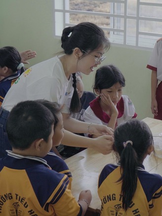 Những người trẻ đi gieo hy vọng cho học sinh nghèo