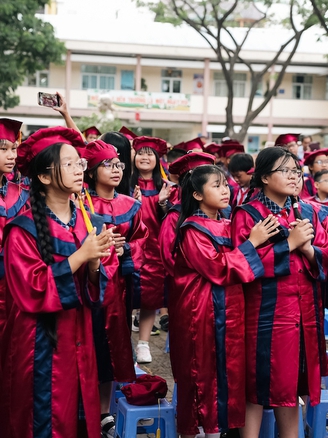 Lứa học sinh vào lớp 1 đúng đại dịch Covid-19 nay đã hoàn thành tiểu học