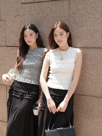 Không lo gò bó với những áo sát nách năng động