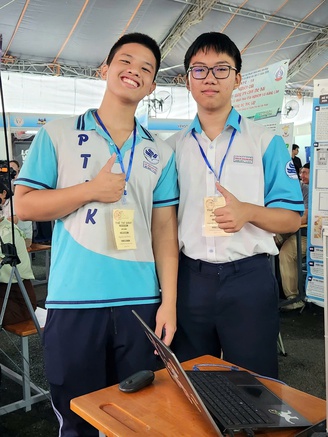 Đôi bạn chuyên toán Phổ thông Năng khiếu nêu bí kíp 'vượt vũ môn' thi lớp 10
