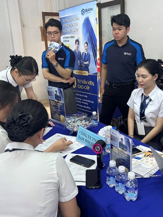 Cùng tấm bằng đại học, vì sao người có trải nghiệm dễ tìm việc làm hơn?