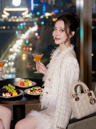 Tranh cãi gay gắt vì cụm từ ‘tiểu thư nhà nghèo’: Muốn được cưng chiều có sai?