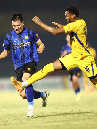 Những đội phán quyết cuộc đua trụ hạng V-League: Bất ngờ có... HAGL