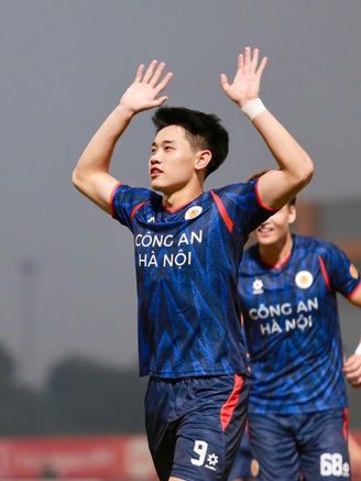 Vì sao CLB CAHN chơi bóng ở đẳng cấp hoàn toàn khác V-League?