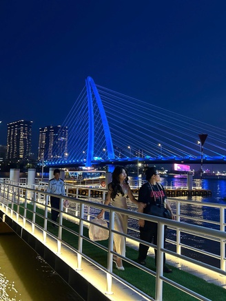 Bến tàu Ba Son có gì mà giới trẻ rủ nhau check-in 'view triệu đô'?