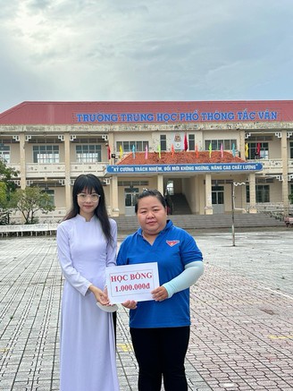 Cô giáo Cà Mau suốt 10 năm làm một điều khiến nhiều thí sinh nhớ mãi