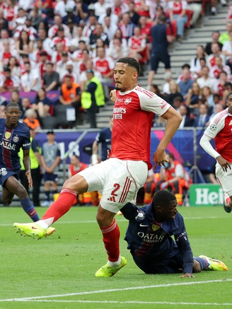 Ngôi sao Arsenal chấn thương sau chung kết Champions League, HLV đội tuyển Pháp lo sốt vó