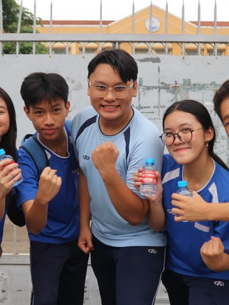 Không phải thí sinh vẫn tự đến điểm thi lớp 10 vì điều này...