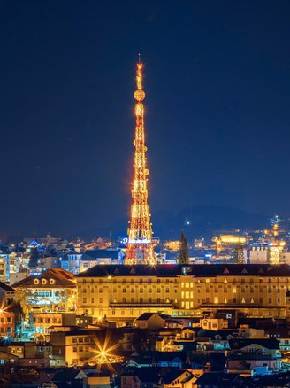 'Vũ điệu ánh sáng cao nguyên' đoạt giải nhất cuộc thi săn ảnh tháp Eiffel Đà Lạt