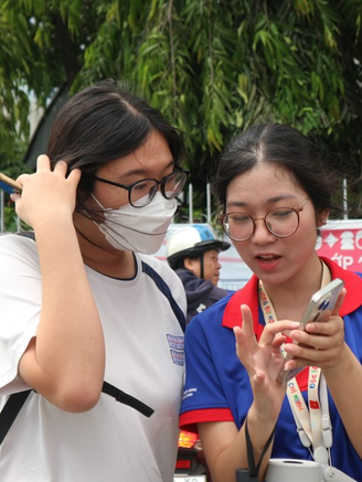 Tình nguyện viên nghĩ ra cách hỗ trợ thí sinh hiệu quả