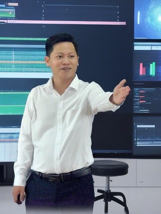 Từ góc nhà nhỏ, thầy giáo miền Tây thắp lửa lớp học số