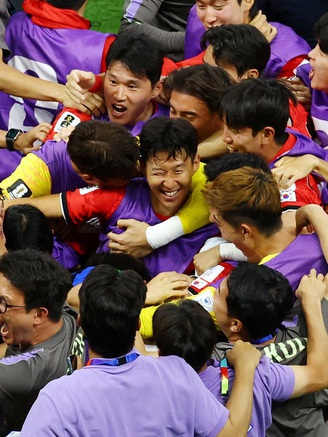 Son Heung-min mờ nhạt, Hàn Quốc vẫn thắng kịch tính: Đẳng cấp 'chiến binh Taegeuk'