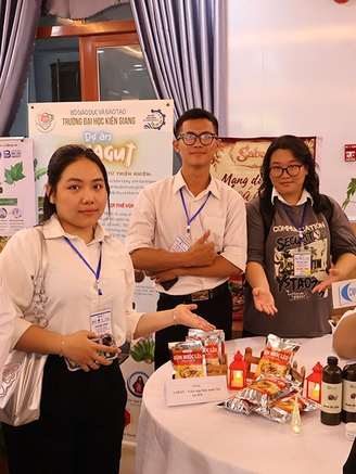 Sinh viên đưa bún nước lèo Khmer vào thị trường hiện đại