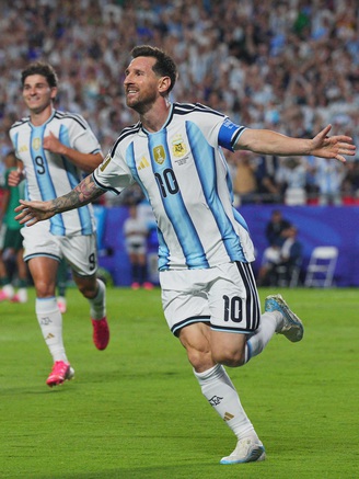Messi lập siêu phẩm, xô đổ loạt cột mốc lịch sử trong ngày ra quân World Cup