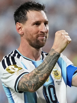 Messi vô tình đặt ra tiêu chuẩn cao tận ‘trời’, Ronaldo áp lực nghìn cân