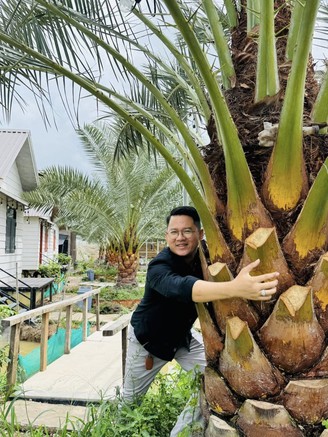 Chàng trai miền Tây biến vườn chà là ở vùng biên thành điểm du lịch hấp dẫn