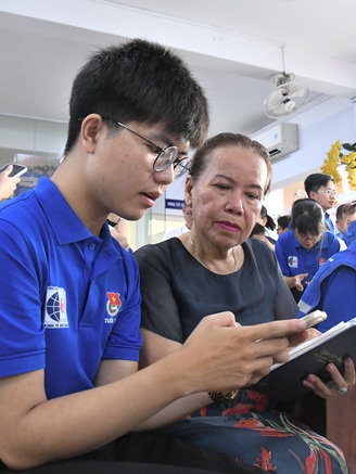 'Mùa hè số' - thanh niên giúp người dân trở thành công dân số