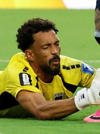 Sốc: 'Cá mập xanh' Cabo Verde sáng cửa hơn Uruguay: Vozinha đối đầu Messi ở vòng 32 đội?