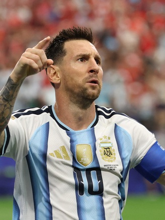 Nóng: Messi hỏng penalty rồi vẫn… sút tung lưới Áo, xô đổ kỷ lục ghi bàn World Cup