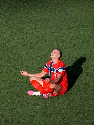 Haaland tỉnh queo, 'mặc kệ' nếu Na Uy thua Pháp: Lập kỷ lục ăn đứt Messi, Ronaldo, Mbappe