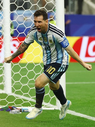 Messi và nghịch lý giữa dòng chảy bóng đá hiện đại