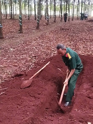 Lão nông 13 năm miệt mài tìm kiếm hài cốt liệt sĩ