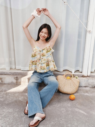 5 kiểu áo mặc với quần jeans mùa hè mát nhẹ, thời thượng