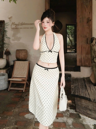Tự tin tỏa sáng mọi góc nhìn cùng trang phục chấm bi
