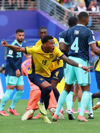 Ecuador thắng ngược Đức để tạo ra điều kỳ diệu, Bờ Biển Ngà làm nên lịch sử 