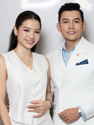 Phương Trinh Jolie rạng rỡ đến ủng hộ chồng kém tuổi lấn sân kinh doanh